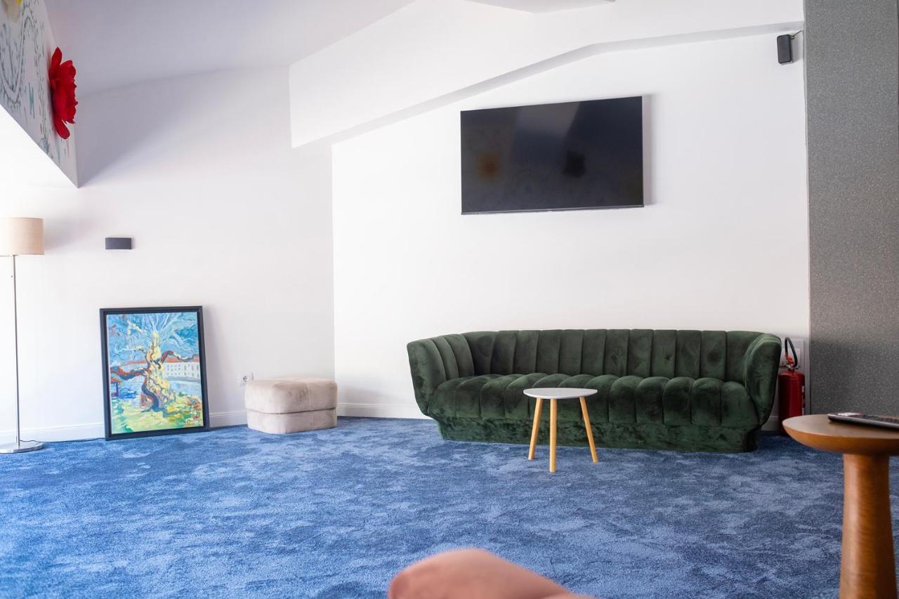 Nam Hotel Призрен Экстерьер фото
